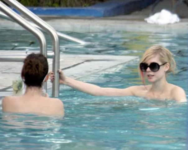 Avril Lavigne topless nude swimming